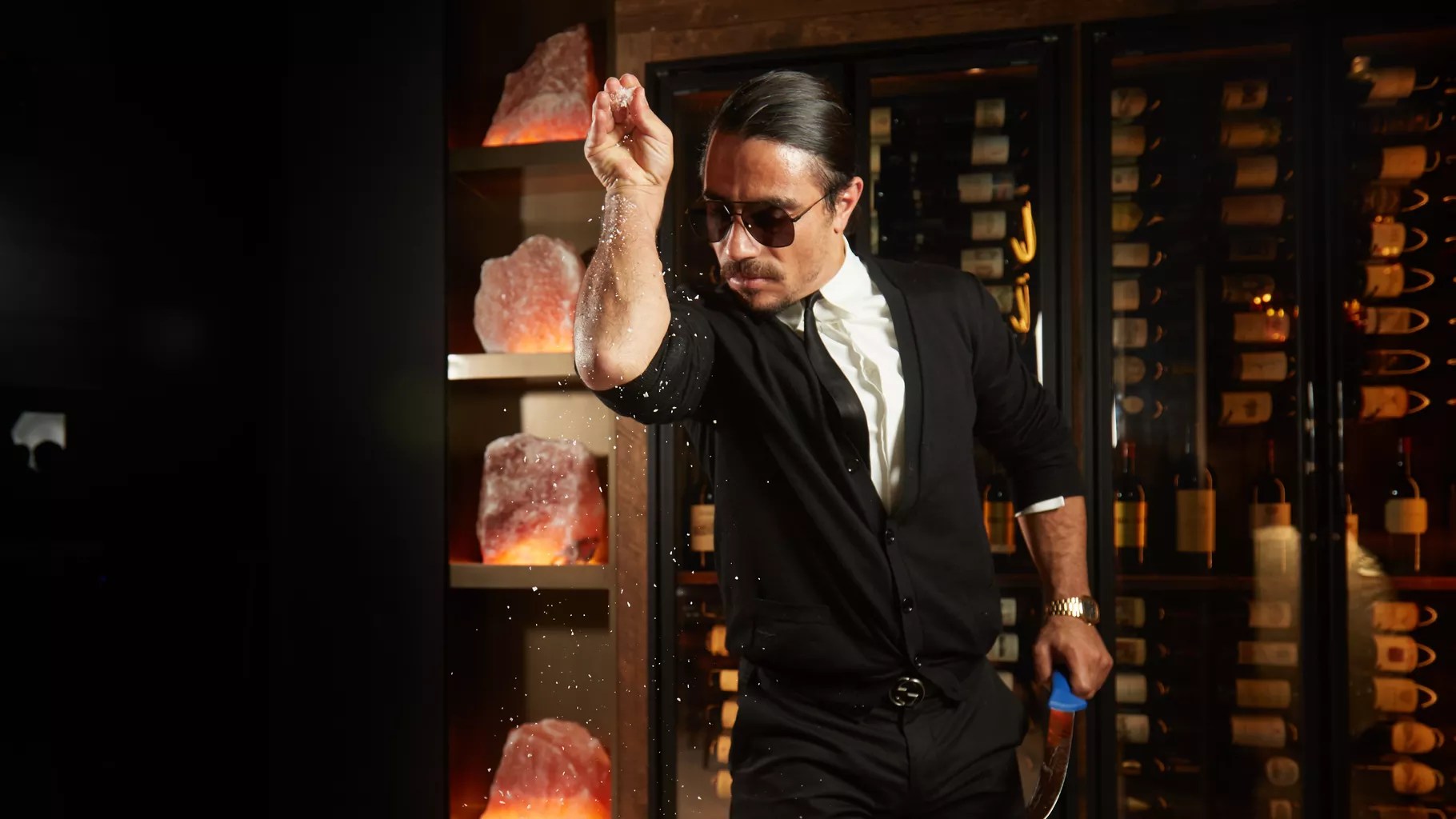 NusrEtRestaurant_SaltBae_NusretGo_kc_e_SteakSalting_0921.0.jpg